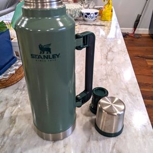 Stanley XL Thermos Holds 2L. Green and Silver